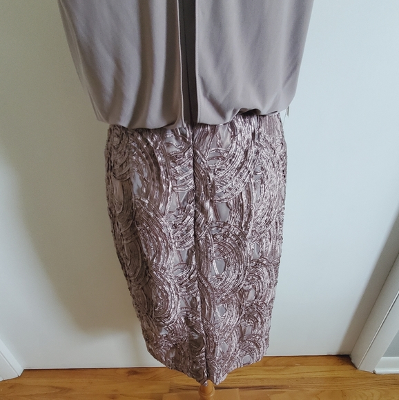 Stunning Statement Dress - Picture 5 of 9